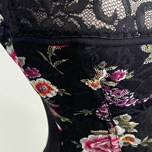 Floral Lace Corset Top - Picture 2 of 11